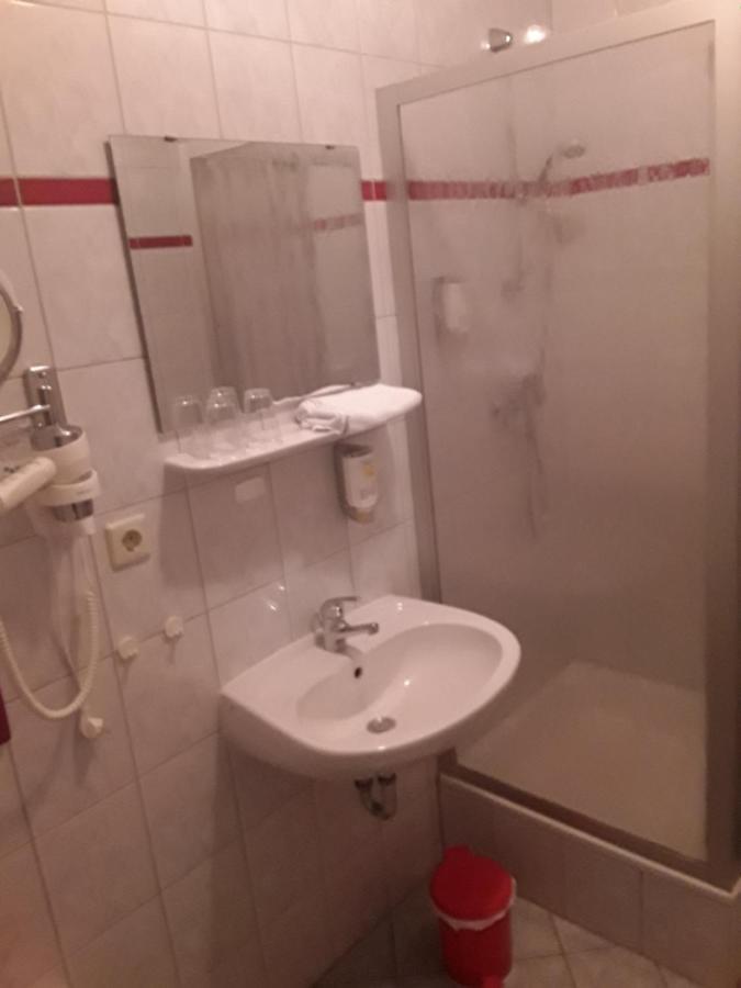 Single Room,1589387080:JPEG